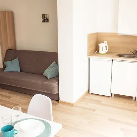 Bursztyn W Sarbinowie Blisko Morza 롯지