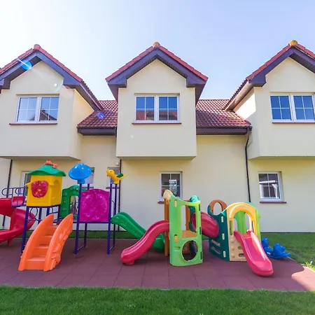 Bursztyn W Sarbinowie Blisko Morza 롯지 *