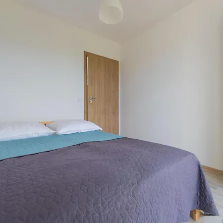 Bursztyn W Sarbinowie Blisko Morza 롯지 사르비노보