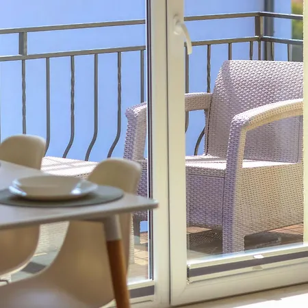 Bursztyn W Sarbinowie Blisko Morza 롯지 *